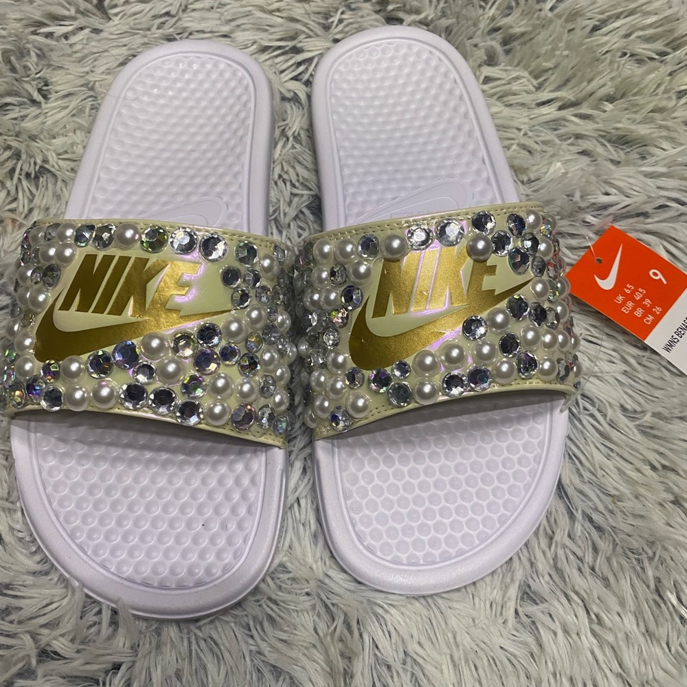 Nike Slides - Picture 3 of 6